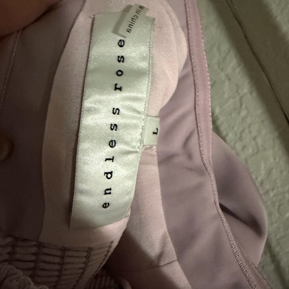 Light purple sweetheart neckline crop top with rose accents - Picture 3 of 5